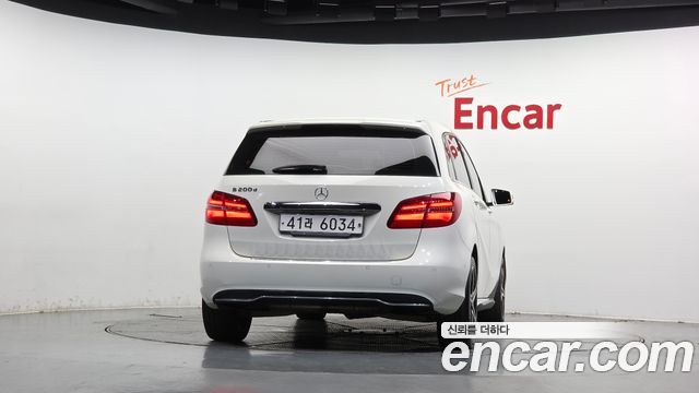 Mercedes-Benz B-Class 2018 — photo 4