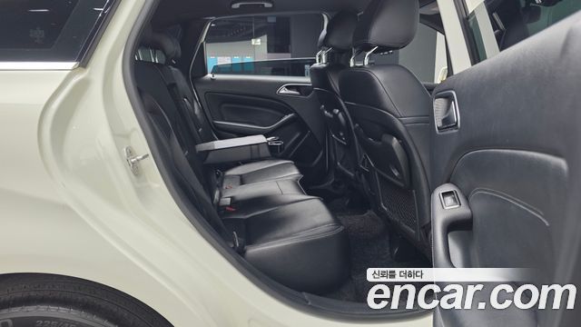 Mercedes-Benz B-Class 2018 — photo 12