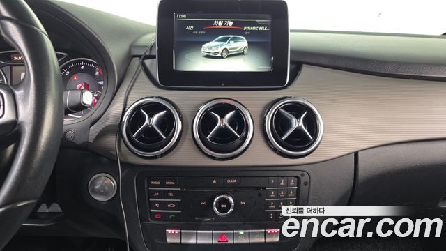 Mercedes-Benz B-Class 2018 — photo 14