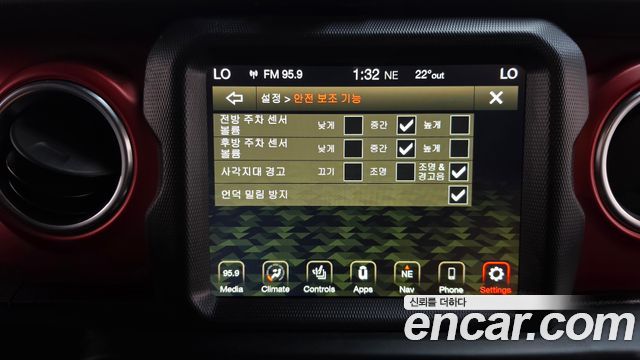 Jeep Wrangler 2020 — photo 16