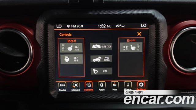 Jeep Wrangler 2020 — photo 17