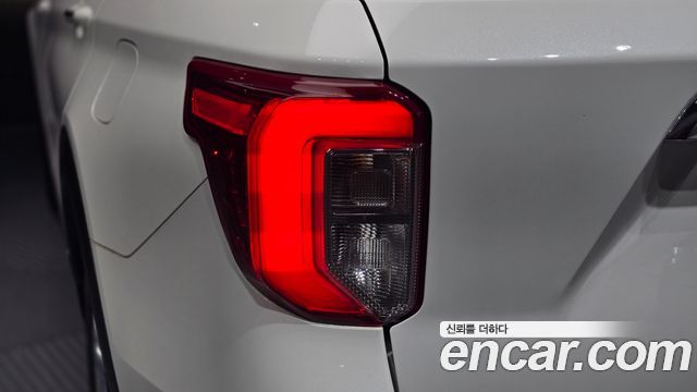 Ford Explorer 2020 — photo 9