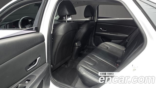 Hyundai AVANTE 2021 — photo 11