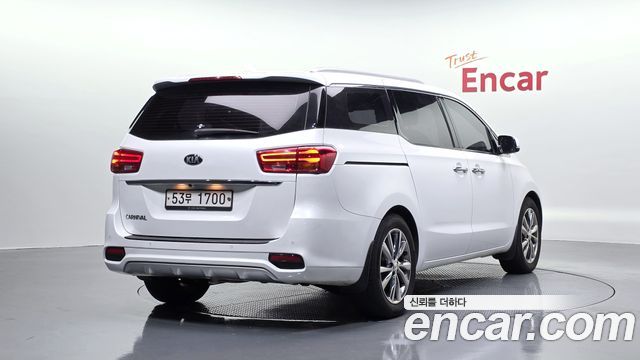 Kia Canival 2019 — photo 2