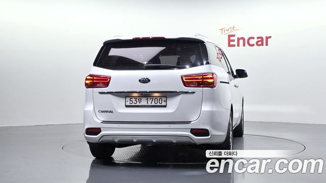 Kia Canival 2019 — photo 4