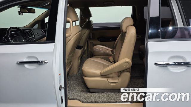 Kia Canival 2019 — photo 17