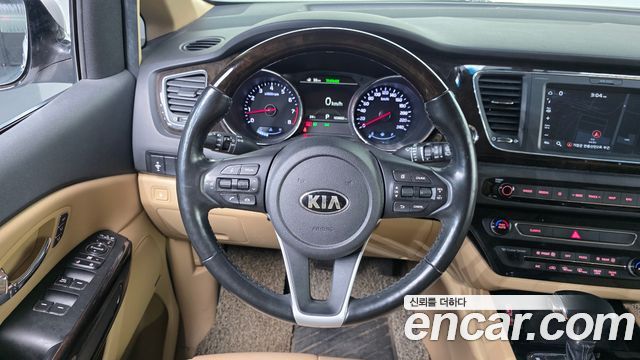 Kia Canival 2019 — photo 18