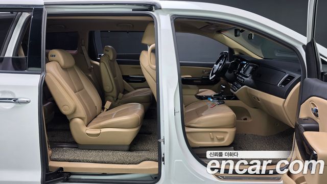 Kia Canival 2019 — photo 16