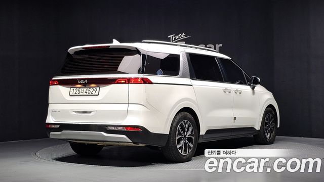 Kia Canival 2023 — photo 2