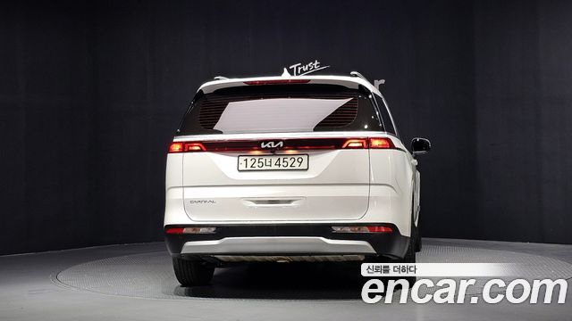 Kia Canival 2023 — photo 4