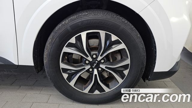 Kia Canival 2023 — photo 7