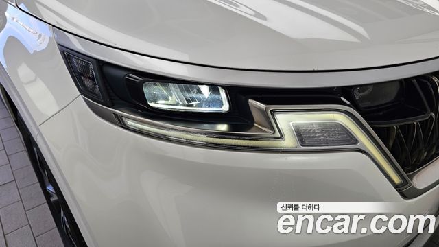 Kia Canival 2023 — photo 8