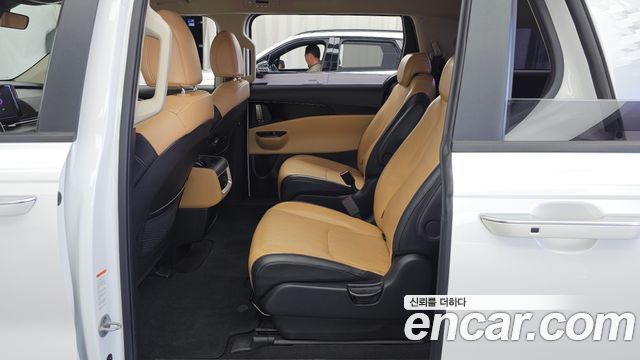 Kia Canival 2023 — photo 16