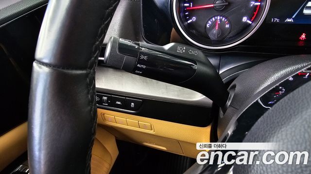 Kia Canival 2023 — photo 28
