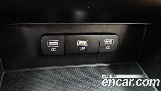 Kia Canival 2023 — photo 30