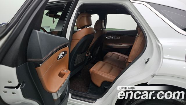 Genesis GV70 2023 — photo 17