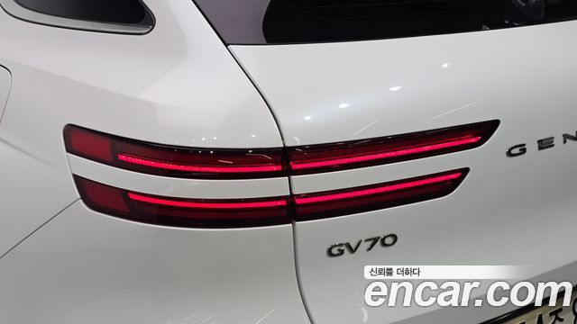 Genesis GV70 2023 — photo 9