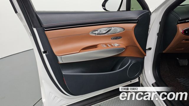 Genesis GV70 2023 — photo 14