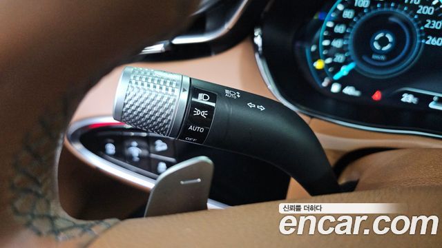 Genesis GV70 2023 — photo 28