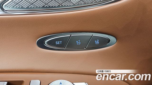 Genesis GV70 2023 — photo 29