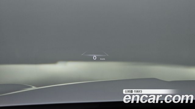 Genesis GV70 2023 — photo 32
