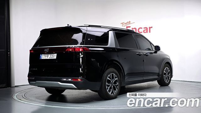 Kia Canival 2021 — photo 2