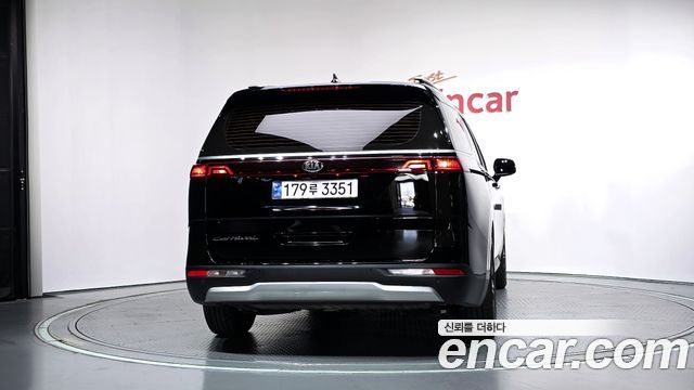 Kia Canival 2021 — photo 4