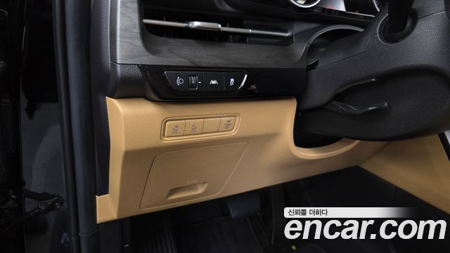 Kia Canival 2021 — photo 18