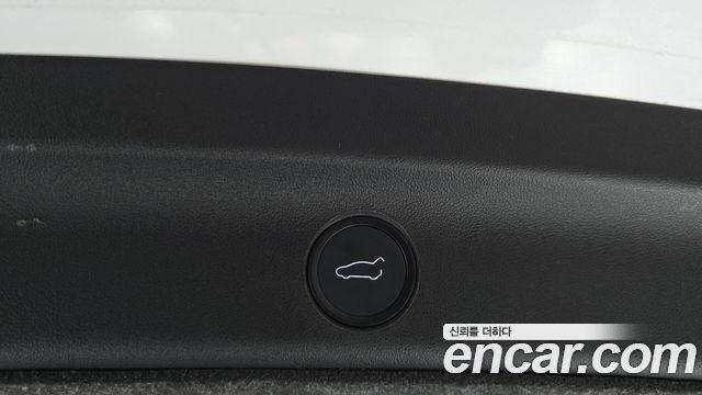 Tesla Model Y 2021 — photo 17