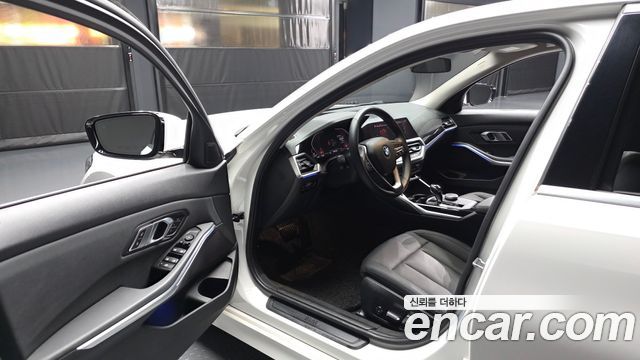 BMW 3-Series 2019 — photo 10