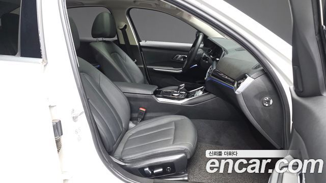 BMW 3-Series 2019 — photo 11