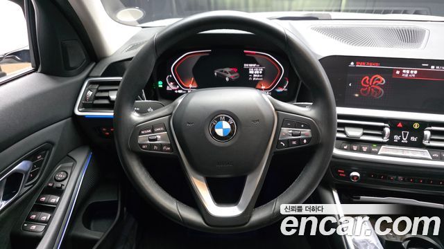 BMW 3-Series 2019 — photo 13