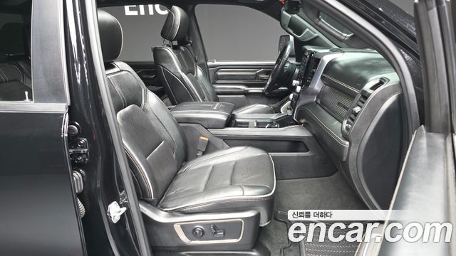 Dodge Ram Pick Up 2020 — photo 17