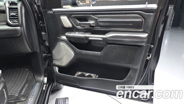 Dodge Ram Pick Up 2020 — photo 14