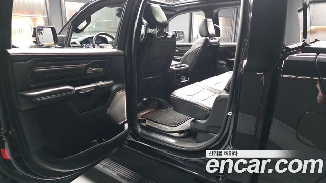Dodge Ram Pick Up 2020 — photo 16