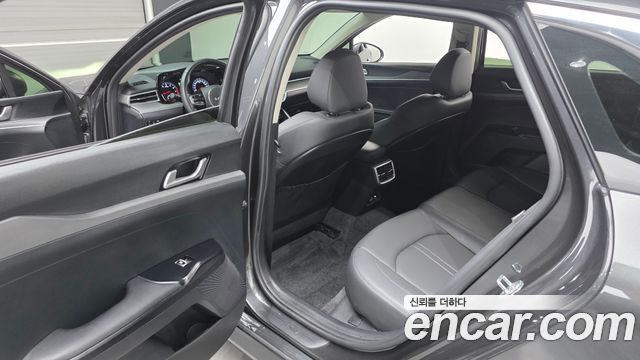 Kia K5 2022 — photo 17