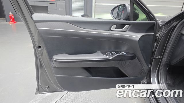 Kia K5 2022 — photo 14