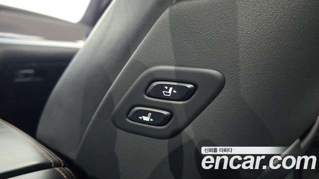 Genesis G80 2018 — photo 30