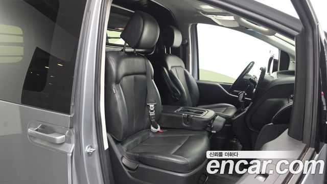 Hyundai Staria 2022 — photo 16