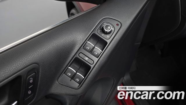 Volkswagen Tiguan 2015 — photo 19