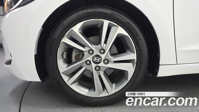 Hyundai AVANTE 2018 — photo 5