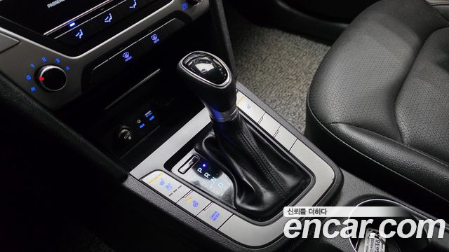 Hyundai AVANTE 2018 — photo 9
