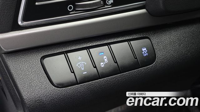 Hyundai AVANTE 2018 — photo 13