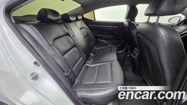 Hyundai AVANTE 2018 — photo 20