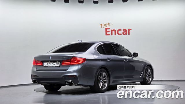 BMW 5-Series 2019 — photo 2