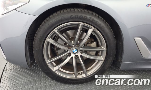 BMW 5-Series 2019 — photo 5