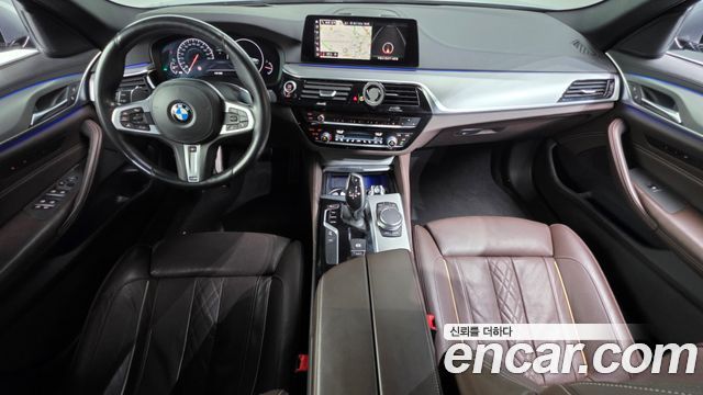 BMW 5-Series 2019 — photo 10