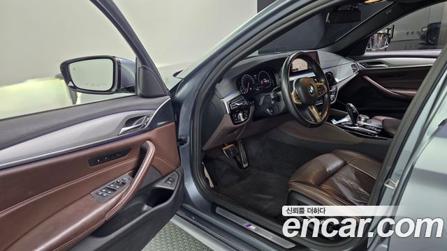 BMW 5-Series 2019 — photo 13