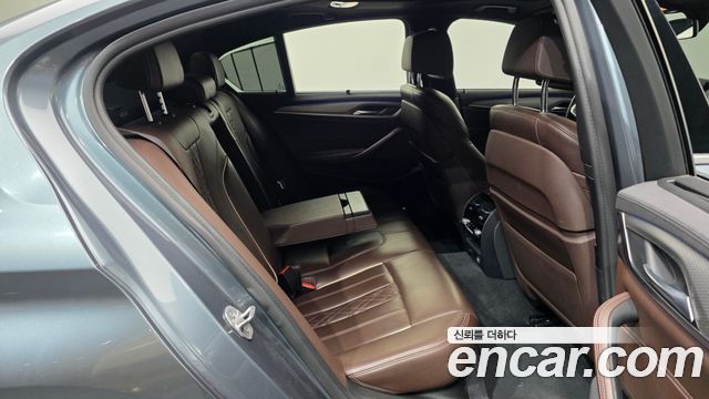 BMW 5-Series 2019 — photo 18