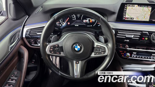 BMW 5-Series 2019 — photo 19